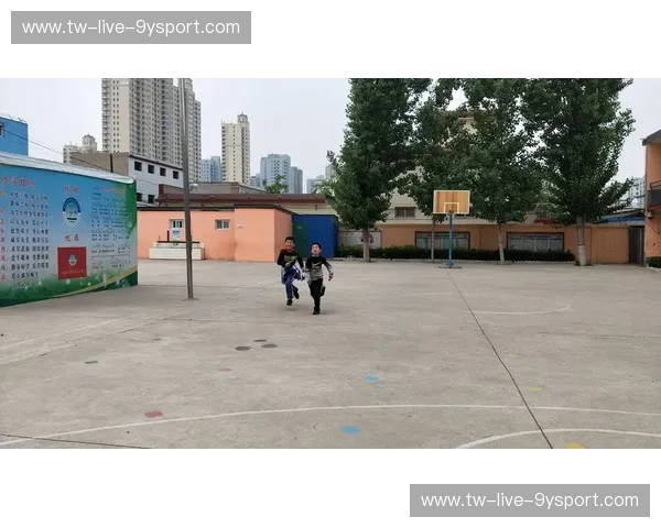 埃尔夫vs哈夫纳:一场跨越时代的智力与精神较量